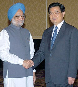 2005年4月，胡锦涛在印度尼西亚雅加达会见印度总理辛格
