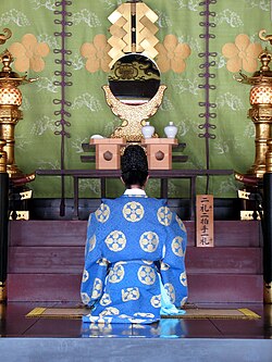 神社中的宝镜